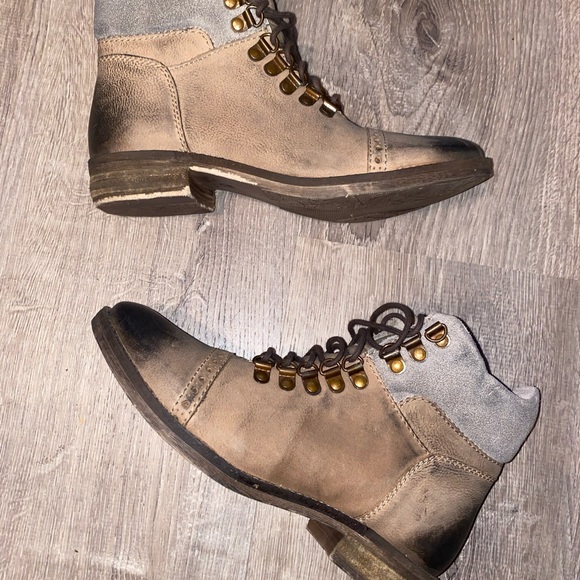 EUC Diba True College Days distressed ankle boots size 8.5 - Picture 9 of 9